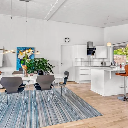 Finelly - 350m From The Sea By Interhome *